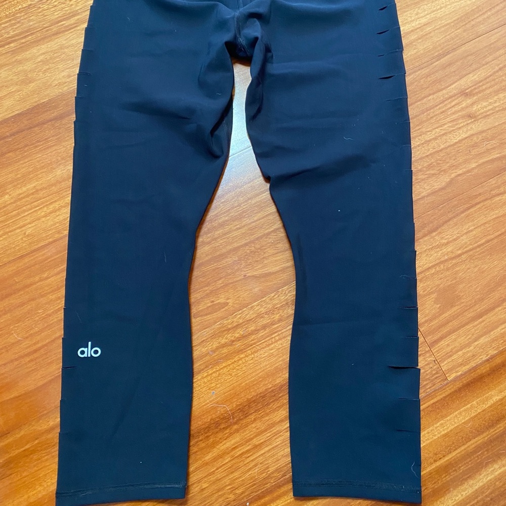Alo Yoga Black Leggings with holes on sides - Picture 2 of 3